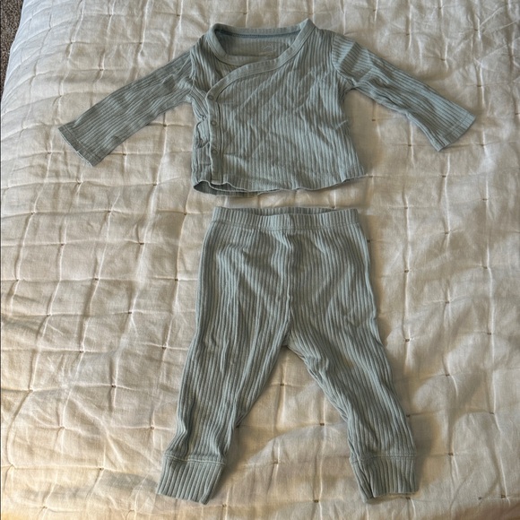 8 piece 3-6mo. Cozy Baby Boy Clothes (023) - Picture 10 of 16